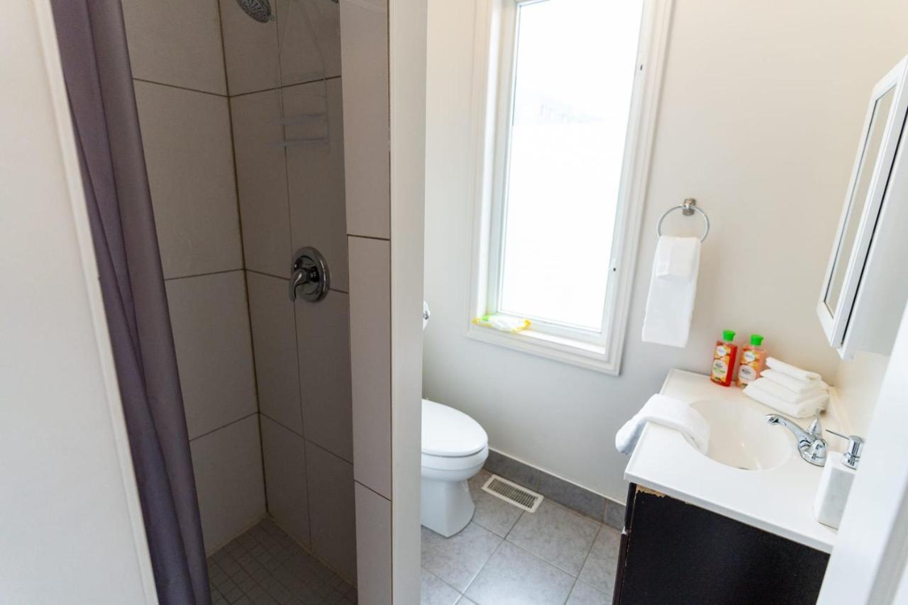 Modern 1 Bedroom Apartment With In-Suite Laundry Hamilton Exterior foto